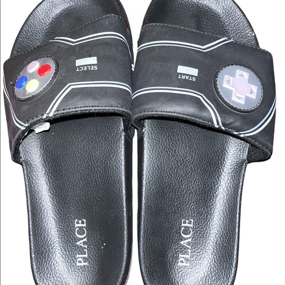 CHILDREN’S place Game controller slides with half the controller on each slide - Picture 2 of 3